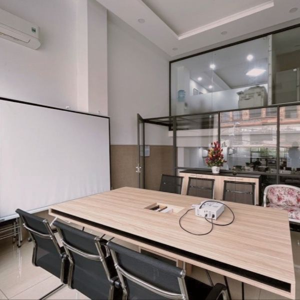 Trang thiết bị hiện đại tại phòng họp theo giờ HCM A Space Office.