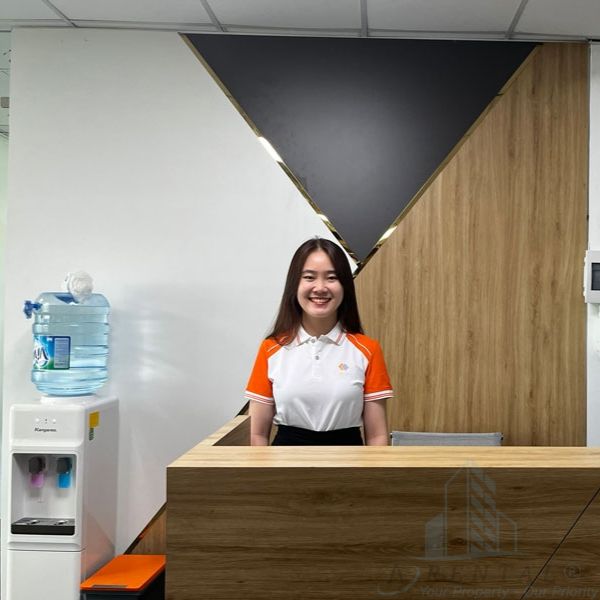 Đội ngũ lễ tân tại văn phòng trọn gói quận 1 A Space Office luôn sẵn sàng hỗ trợ và tiếp đón khách hàng với thái độ tận tình và chuyên nghiệp.