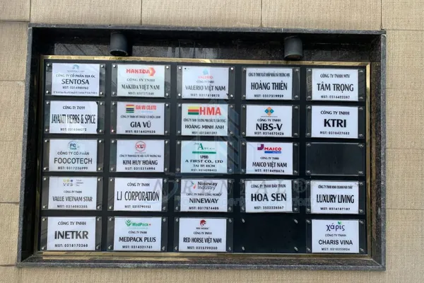 Khu vực lắp bảng tên khách hàng thuê văn phòng ảo Quận 2 