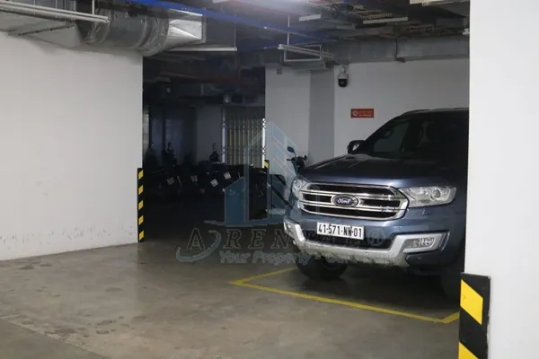 Hầm xe cho quý khách hàng thuê văn phòng 