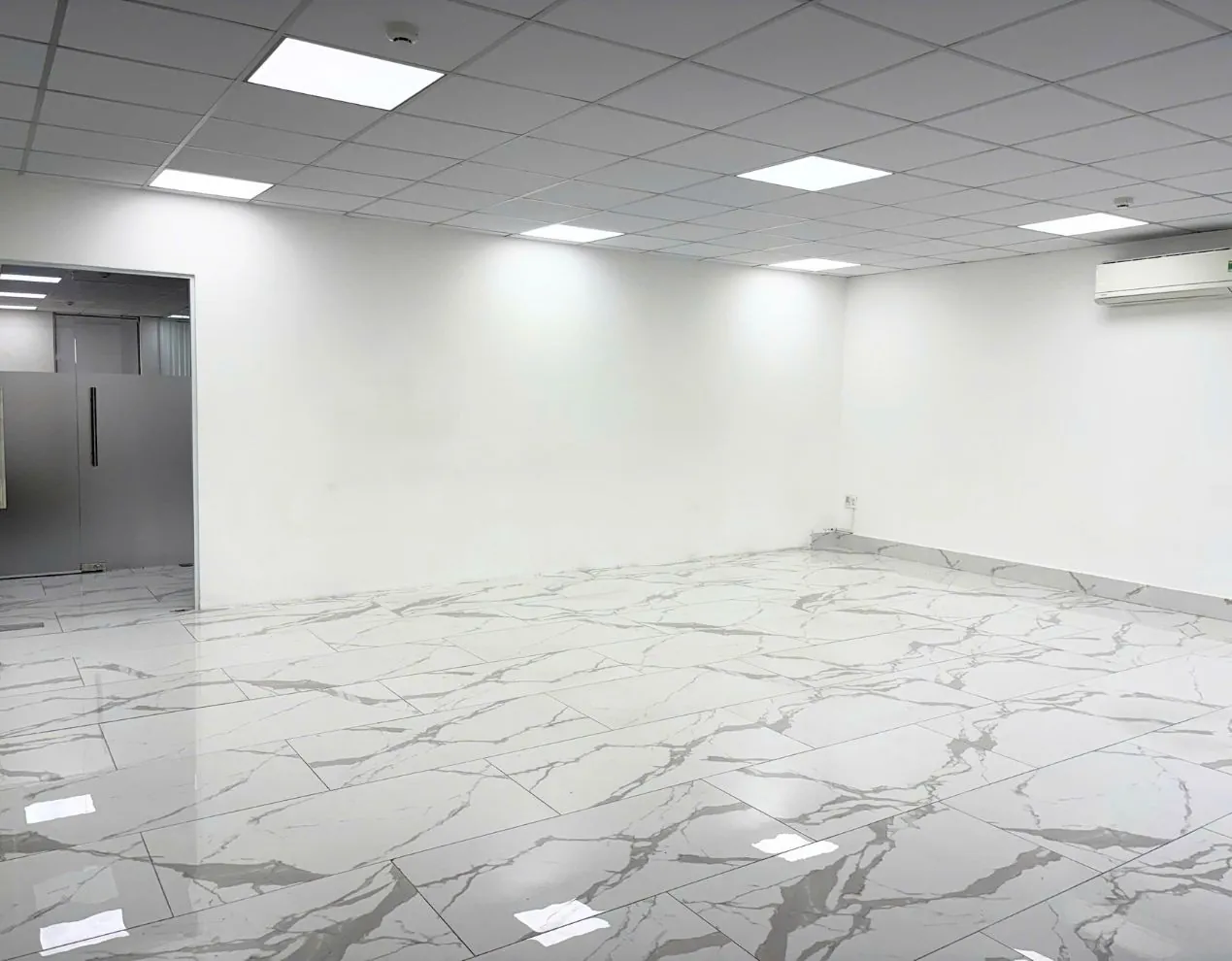 Mặt bằng sàn trống văn phòng cho thuê