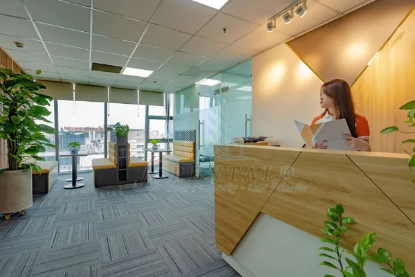 Đội ngũ lễ tân hỗ trợ quý khách hàng thuê văn phòng ảo