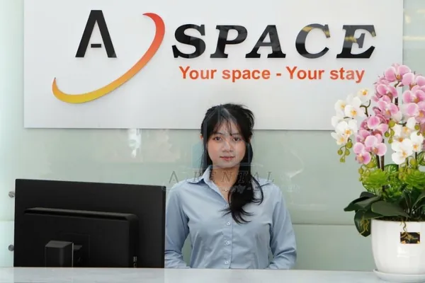 Đội ngũ lễ tân và ban quản lý A Space Office Thủ Đức luôn sẵn sàng hỗ trợ khách thuê trong suốt quá trình sử dụng văn phòng.