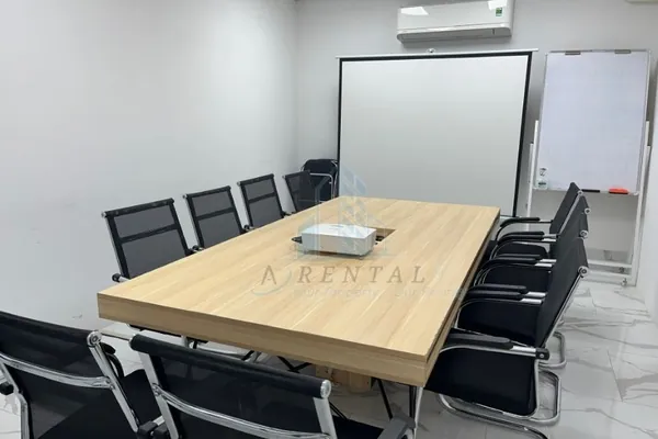 Phòng họp và khu tiếp khách chuyên nghiệp hỗ trợ họp nhóm, gặp đối tác, nâng cao hình ảnh cá nhân và doanh nghiệp khi làm việc tại coworking.